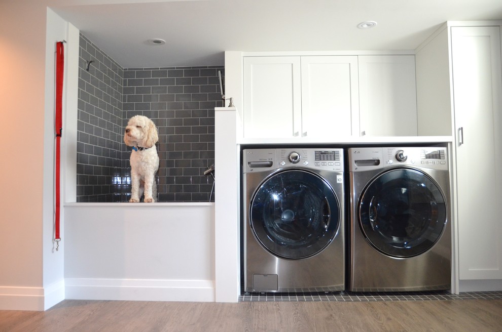 Design ideas for a contemporary laundry room in Toronto.