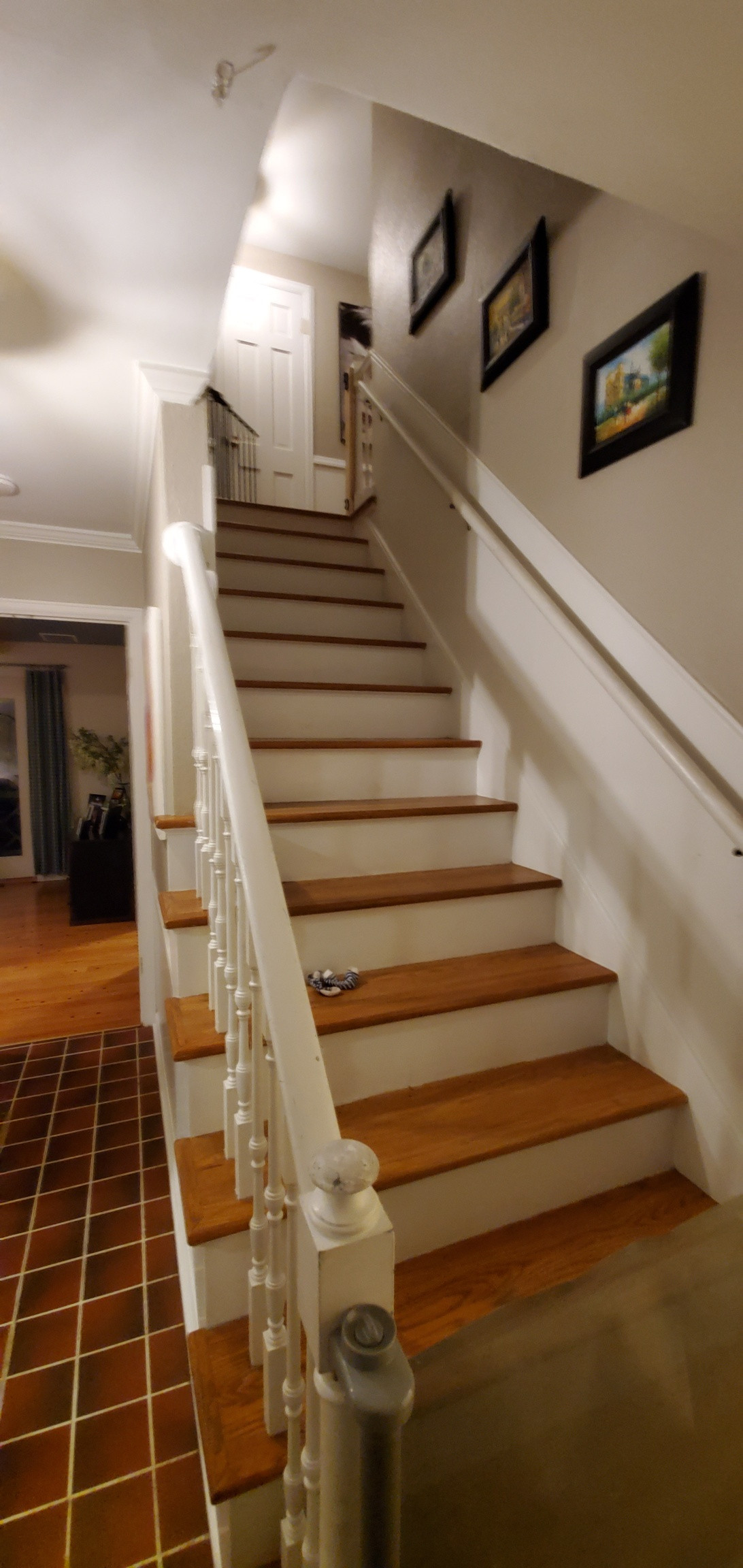 2-story transformation - Staircase "BEFORE"