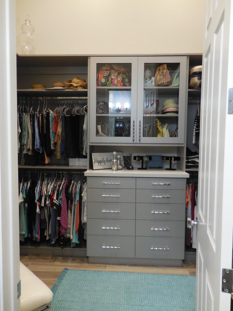 Example of a transitional closet design in Phoenix