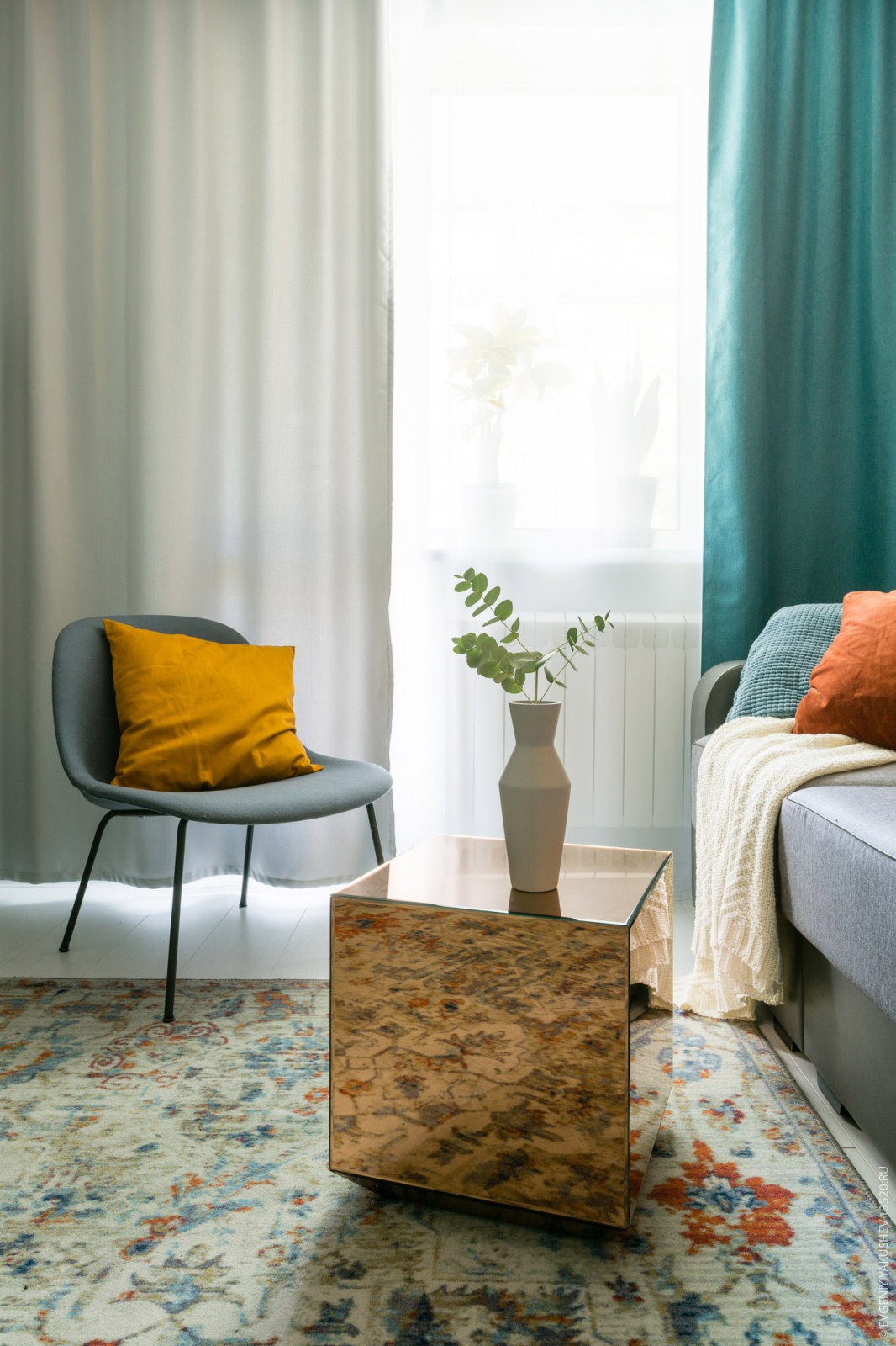 Multicolored apartment in Zhulebino, Moscow