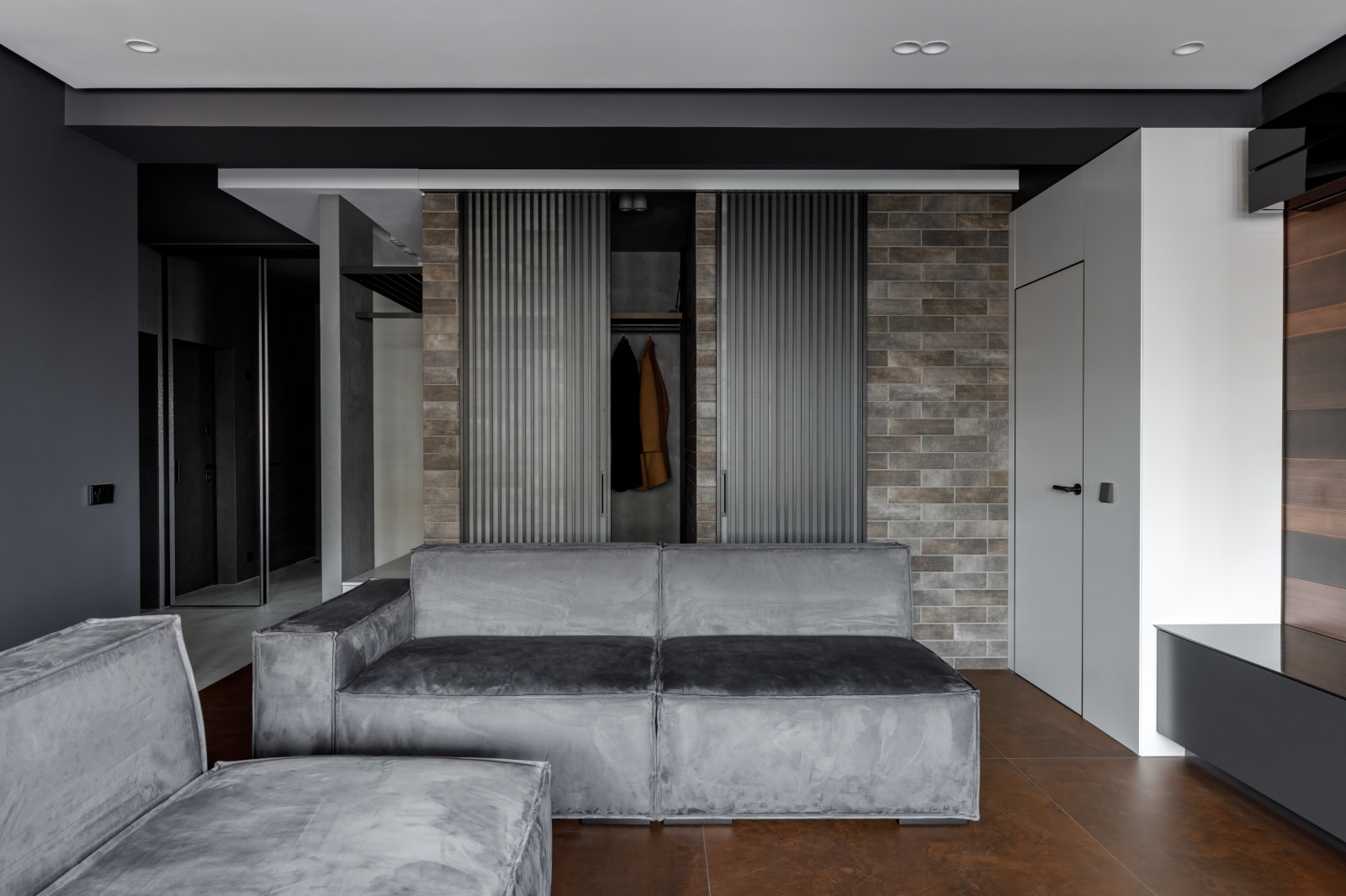 Гостиная, вид на прихожую