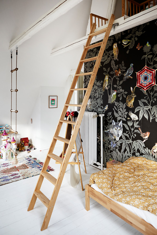 Inspiration for an eclectic gender-neutral kids' bedroom for kids 4-10 years old in Aarhus with black walls.