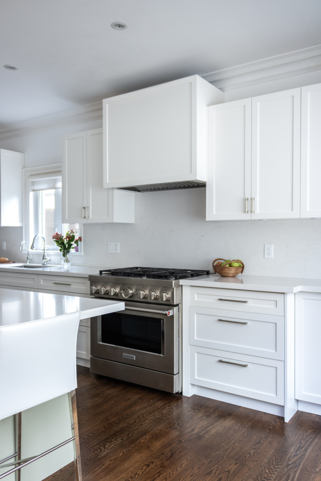 Example of a transitional kitchen design in Toronto
