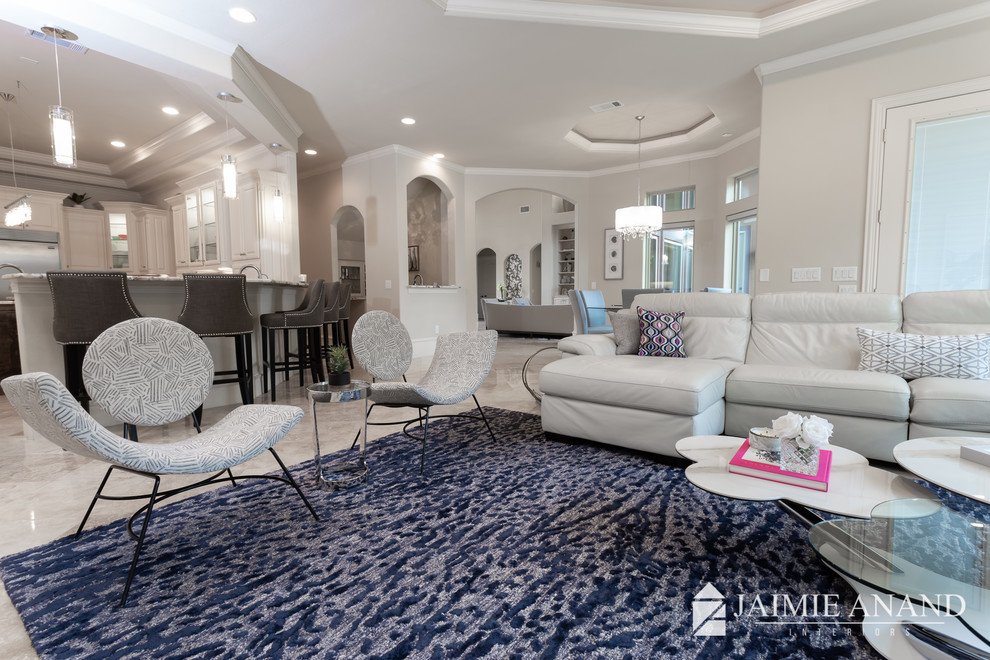 Transitional home design photo in Austin