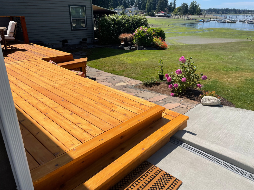 Example of an eclectic deck design in Seattle