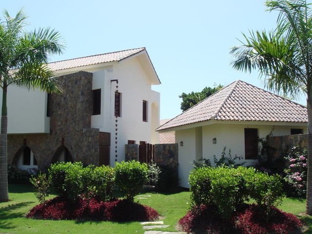 Casa Las Brisas tropical-exterior