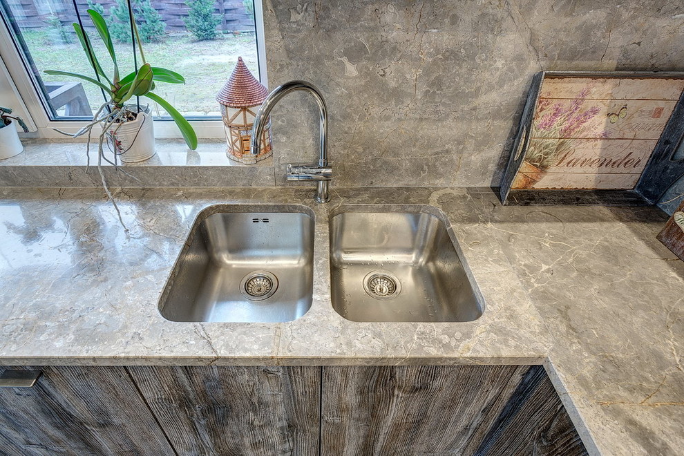 Натуральный камень в интерьере коттеджа