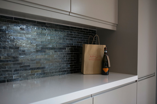 Sleek Handleless J-Profile Kitchen moderne-koekken