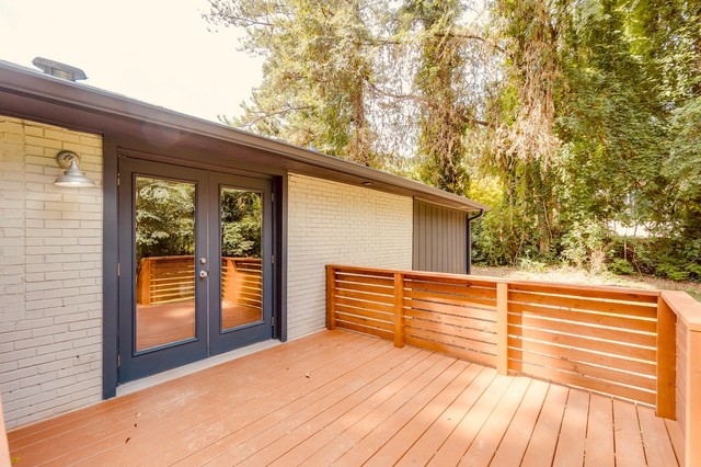 Brookside Contemporary Tiny House contemporaneo-terraza-y-balcon