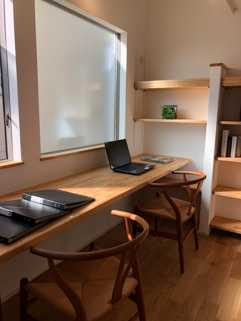 多肥上町の家　ーナマケモノの家 modern-arbeitszimmer