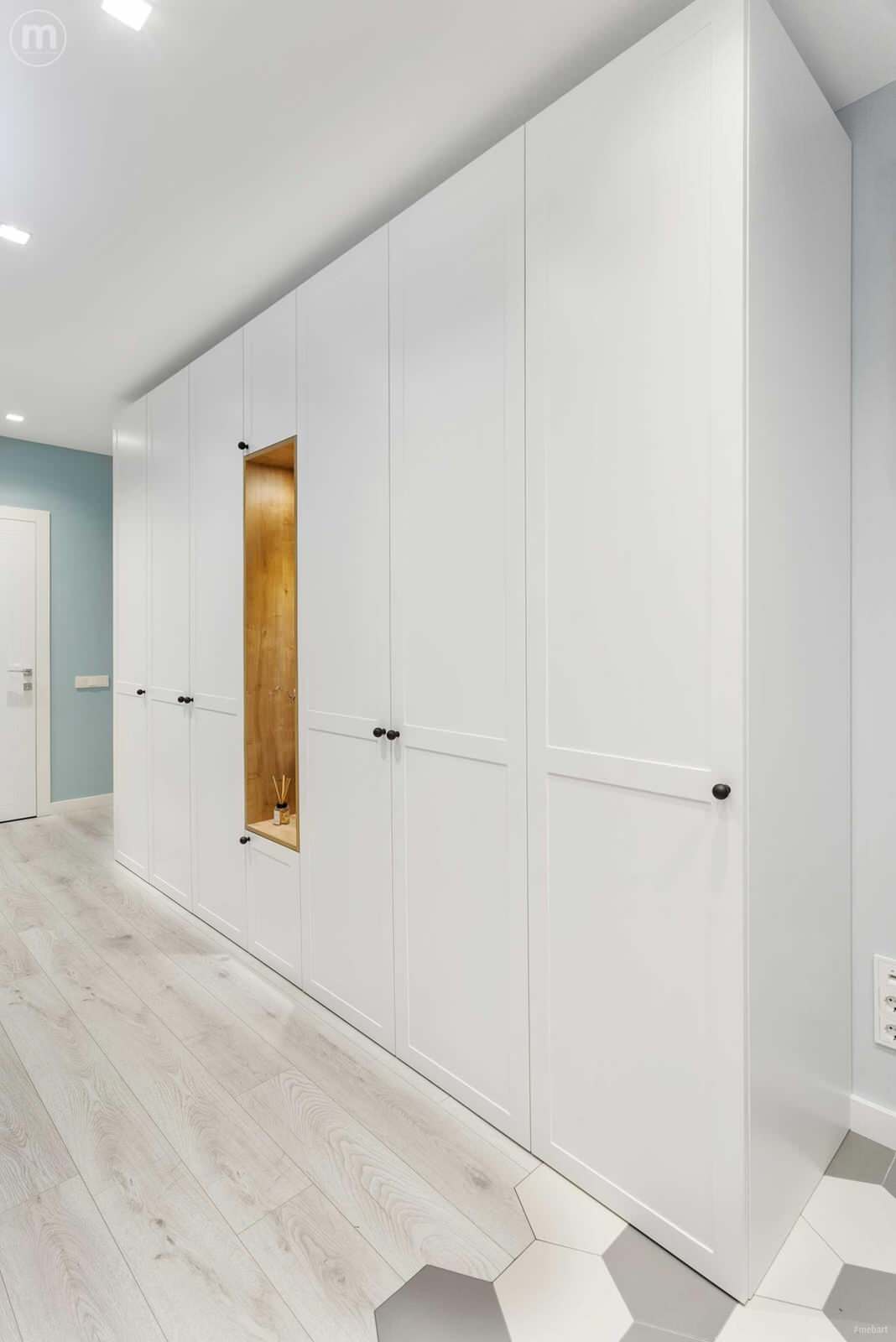 Шкаф в прихожей