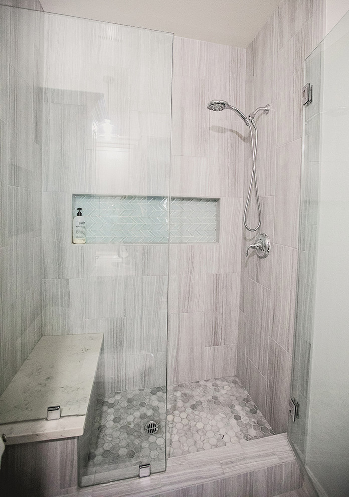 Small transitional bathroom photo
