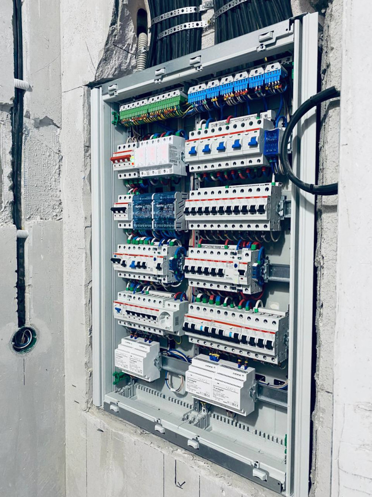 ЖК EVER электромонтаж в 3-х комнатной квартире 88м2.