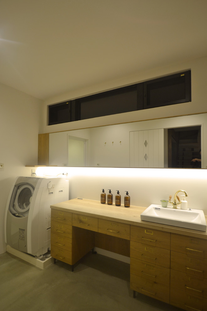 Inspiration for a laundry room in Osaka.