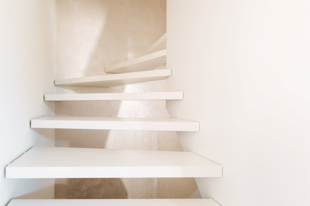 Белая лестница