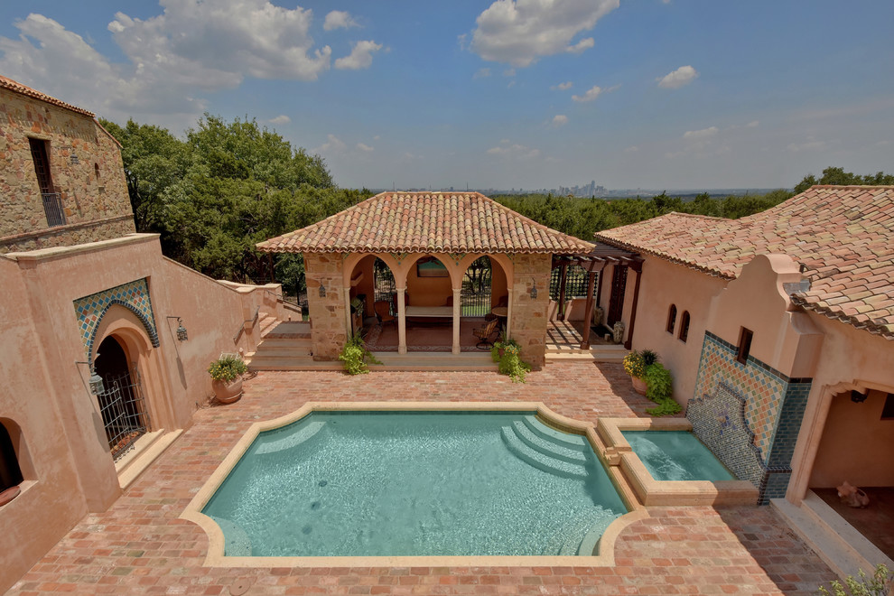 Transitional home design photo in Austin