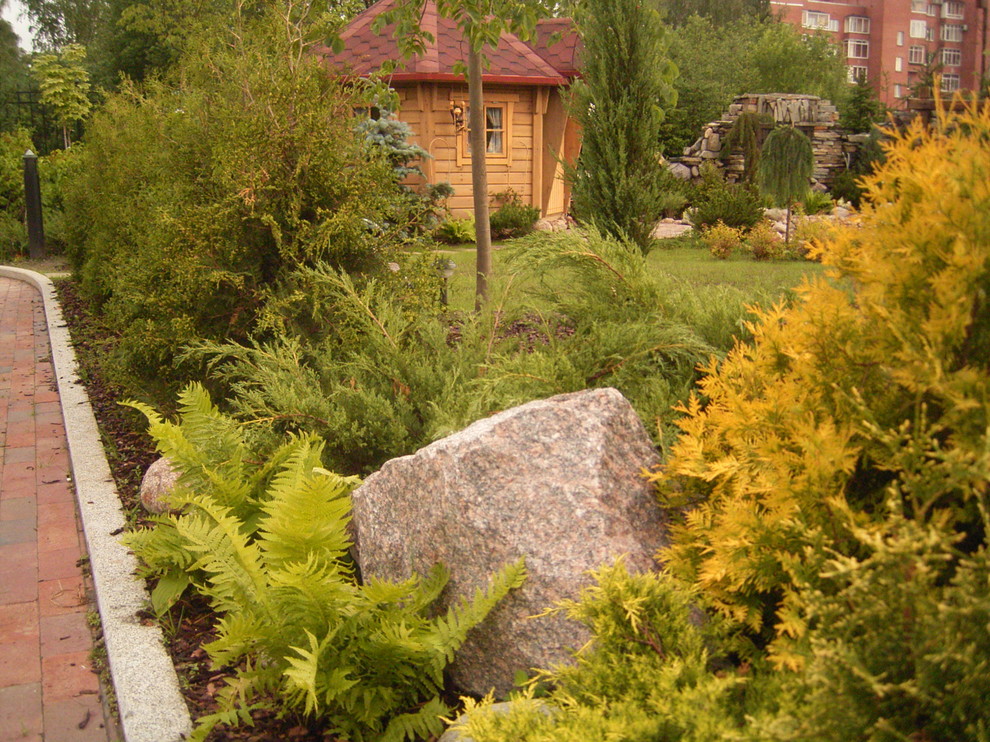 Дизайн участка в городской среде : таун-хауз в Коломягах