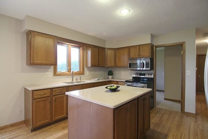 Kitchen - transitional kitchen idea in Cedar Rapids