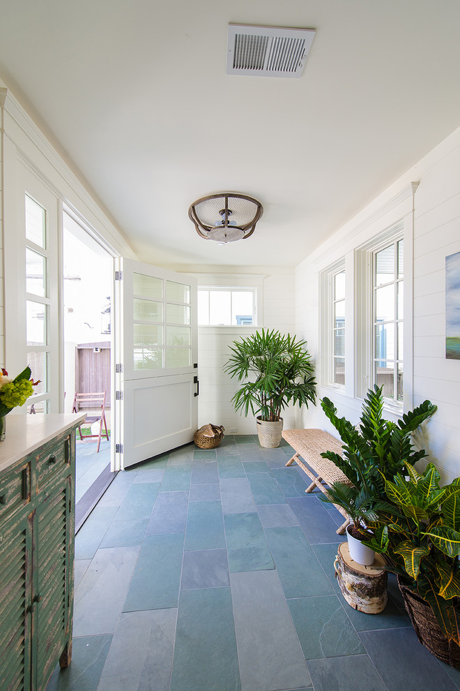 Small beach style sunroom in Los Angeles with no fireplace and a standard ceiling.