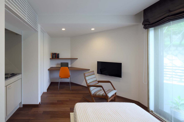 ゲストルーム書斎 modern-home-office