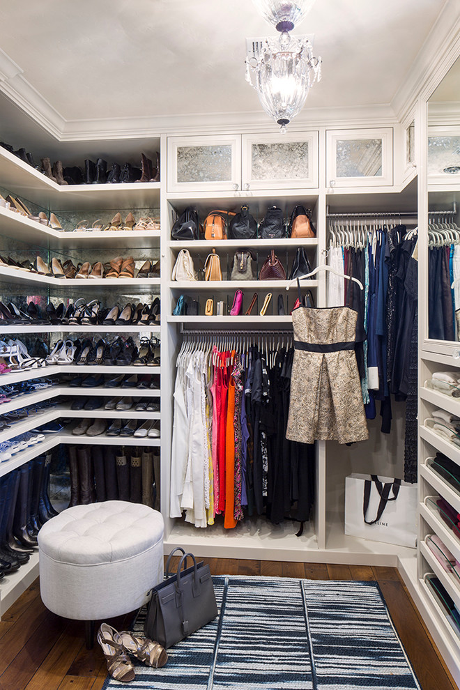 This is an example of a traditional storage and wardrobe in Los Angeles.