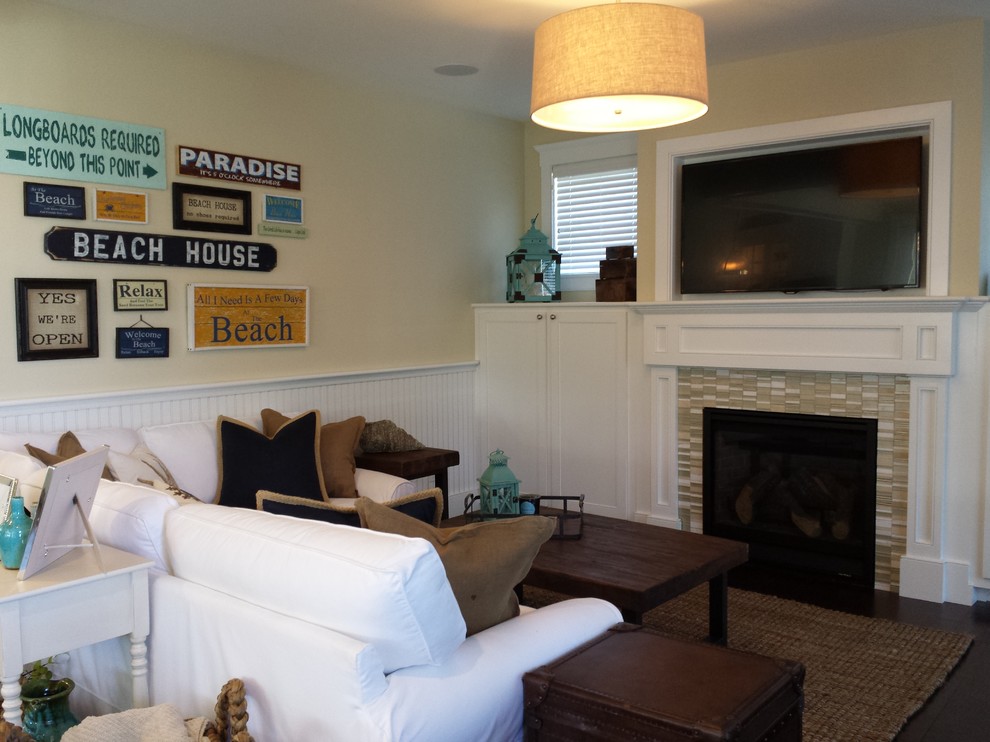 Design ideas for a beach style living room in Boston.