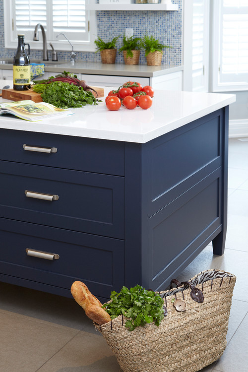 Beautiful navy blue - the perfect balanced paint color and it looks gorgeous!