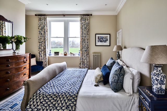 Country House traditional-bedroom