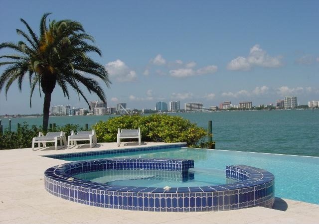 Photo of a tropical pool in Tampa.