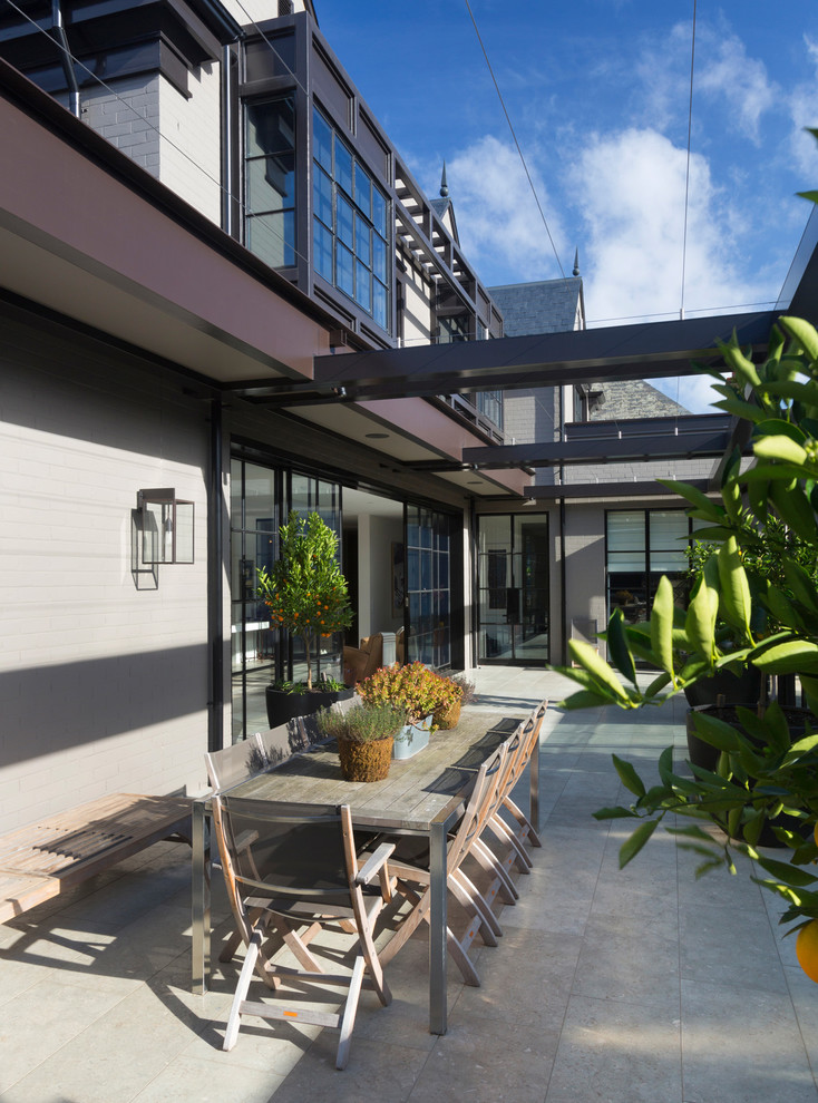Inspiration for a contemporary patio in Melbourne.