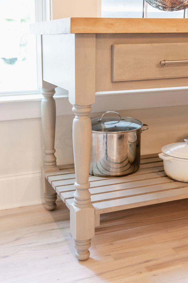 Example of a mid-sized transitional kitchen design in Charleston