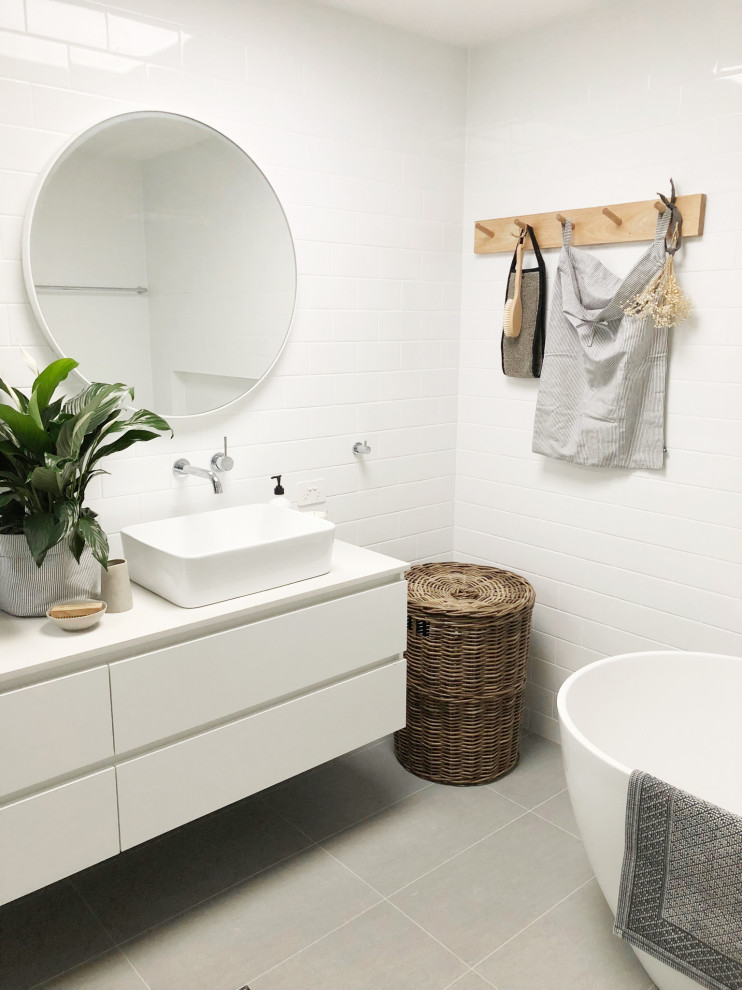 Bathroom - scandinavian bathroom idea in Brisbane