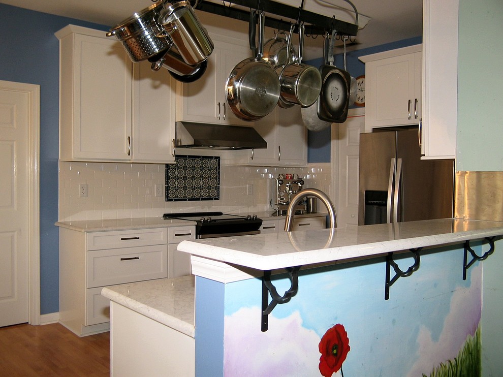 Transitional kitchen photo in Raleigh