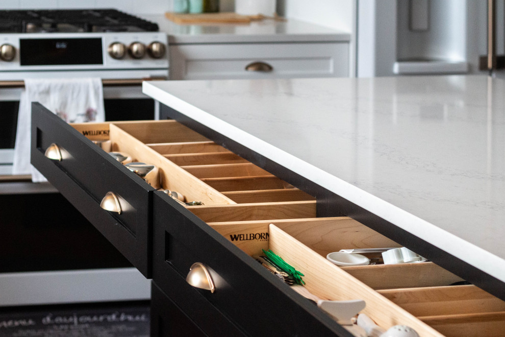 Mid-sized transitional l-shaped medium tone wood floor and brown floor open concept kitchen photo with an undermount sink, shaker cabinets, white cabinets, quartzite countertops, white backsplash, ceramic backsplash, white appliances, an island and white countertops