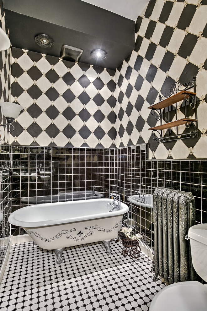 Transitional bathroom photo in Omaha
