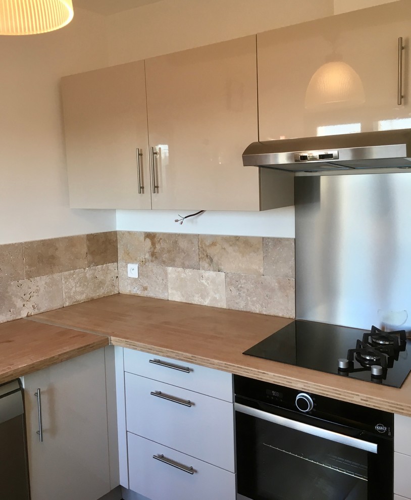 Cette photo montre une cuisine tendance.