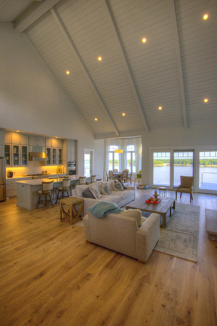 Contemporary Lake House modern-wohnbereich