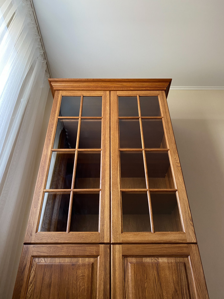 Книжный шкаф из дуба