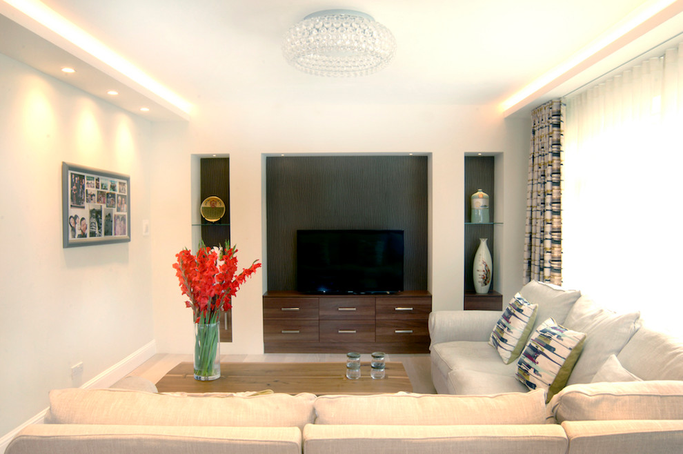 Photo of a contemporary living room in Devon.