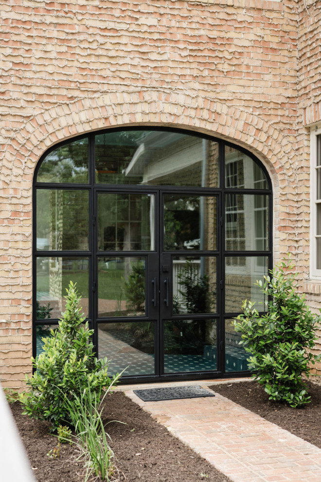 Example of a transitional entryway design in Austin