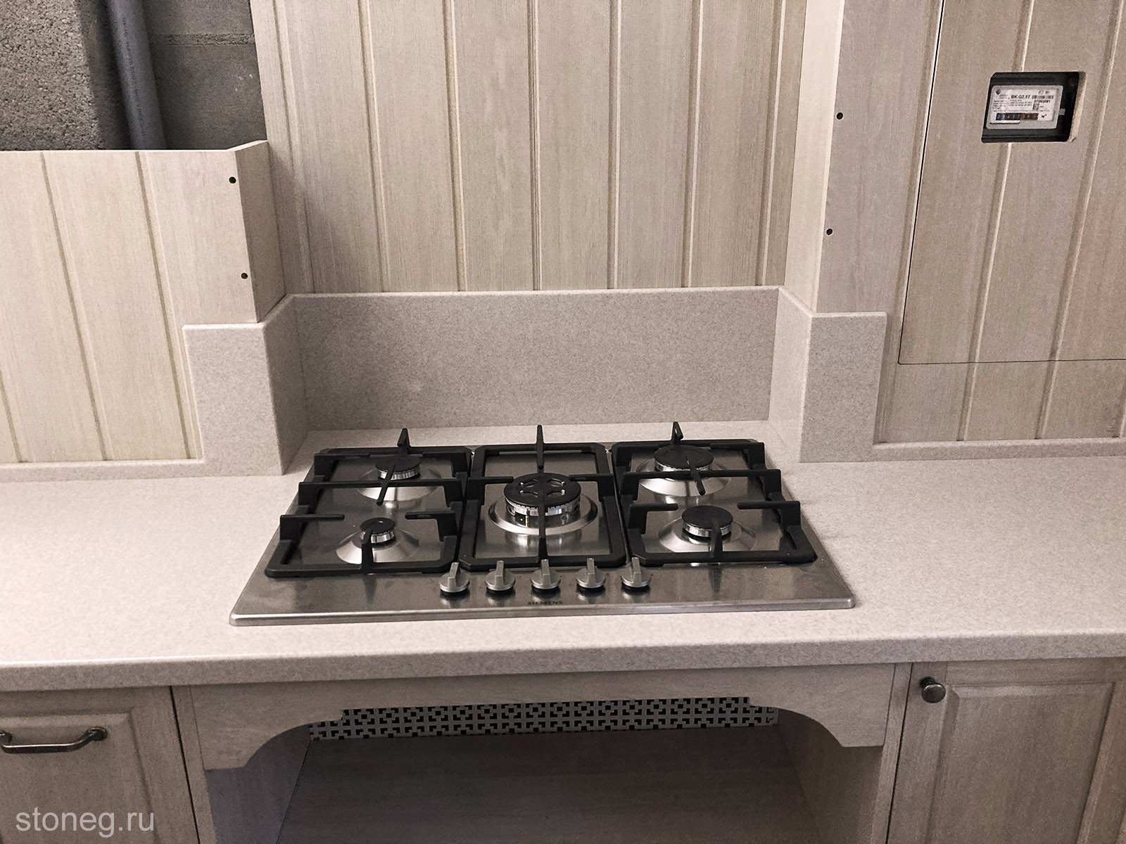 Hanex: столешница для кухни с высоким бортом из искусственного камня