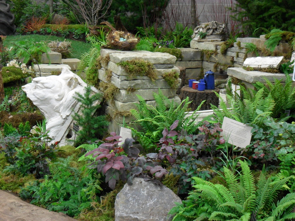 Small country garden in Portland with natural stone pavers.