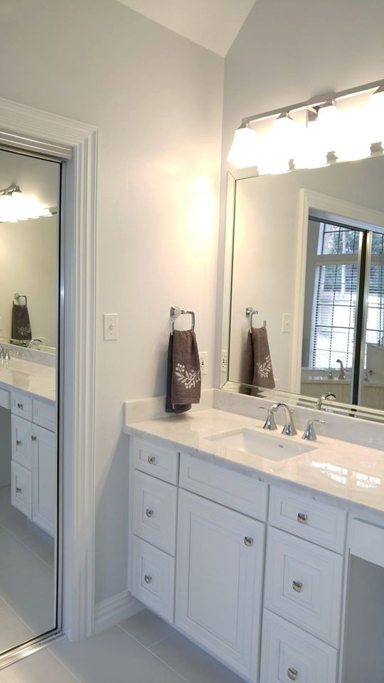 Transitional home design photo in Houston