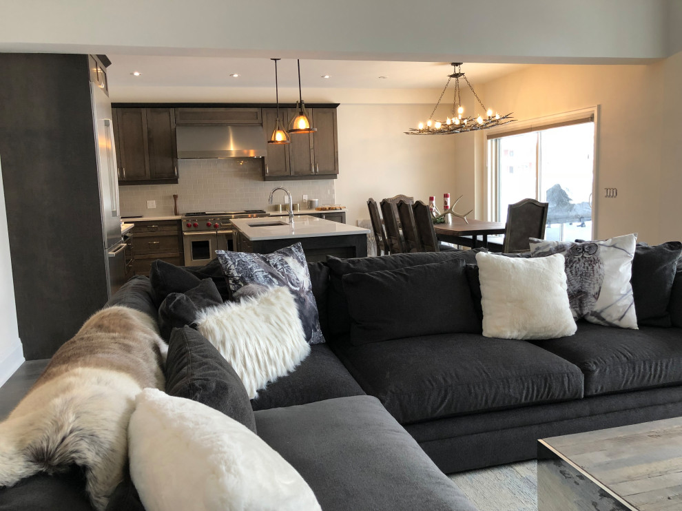 Home design - rustic home design idea in Toronto