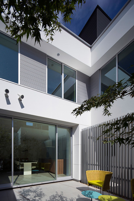 中百舌鳥の家 modern-patio