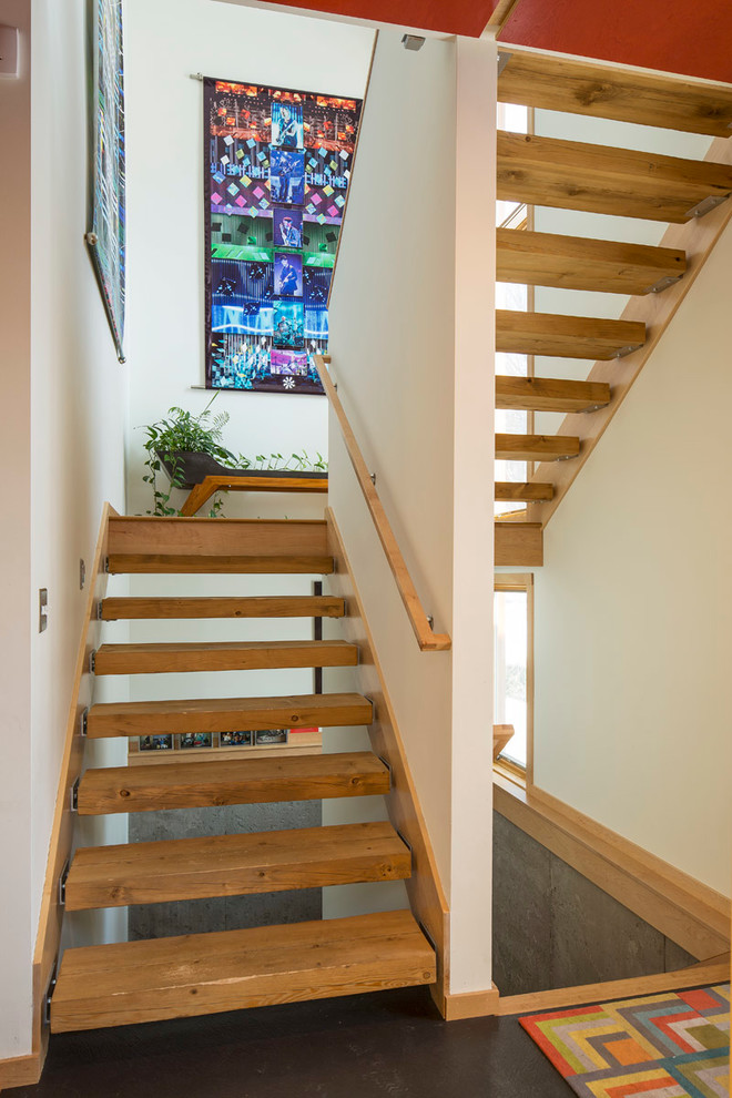 Contemporary staircase in Minneapolis with open risers.