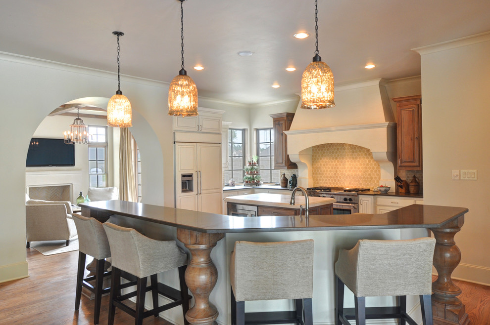 Inspiration for a transitional home design remodel in Dallas