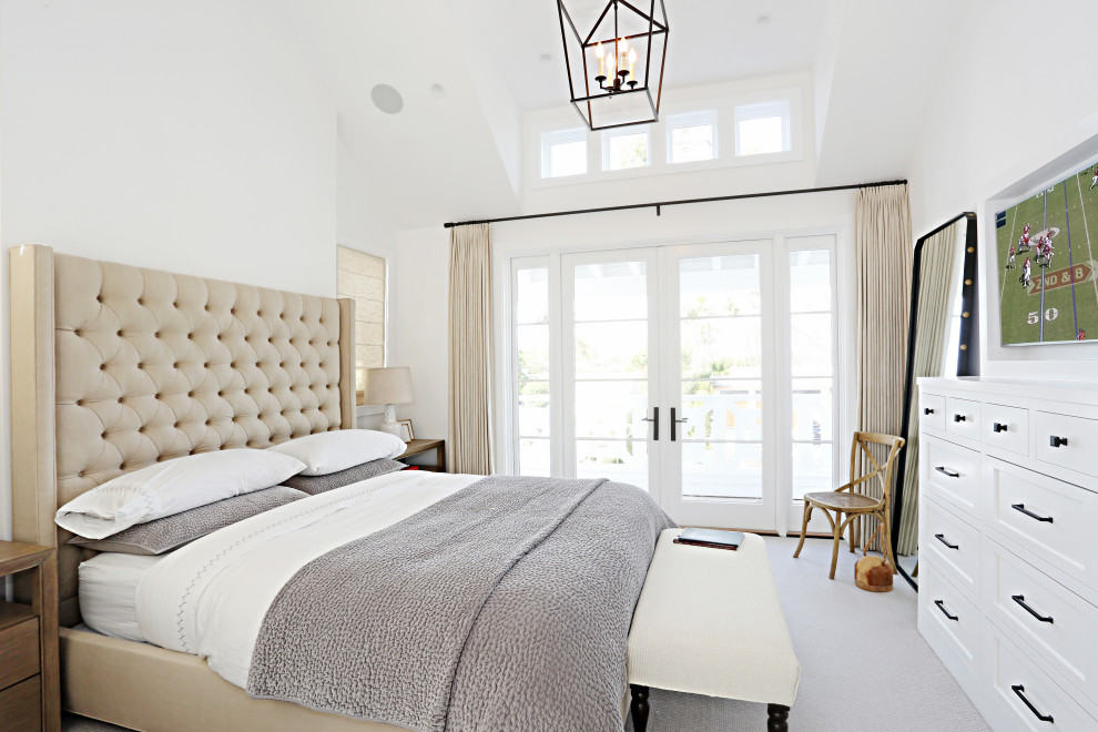 Inspiration for a transitional home design remodel in Orange County