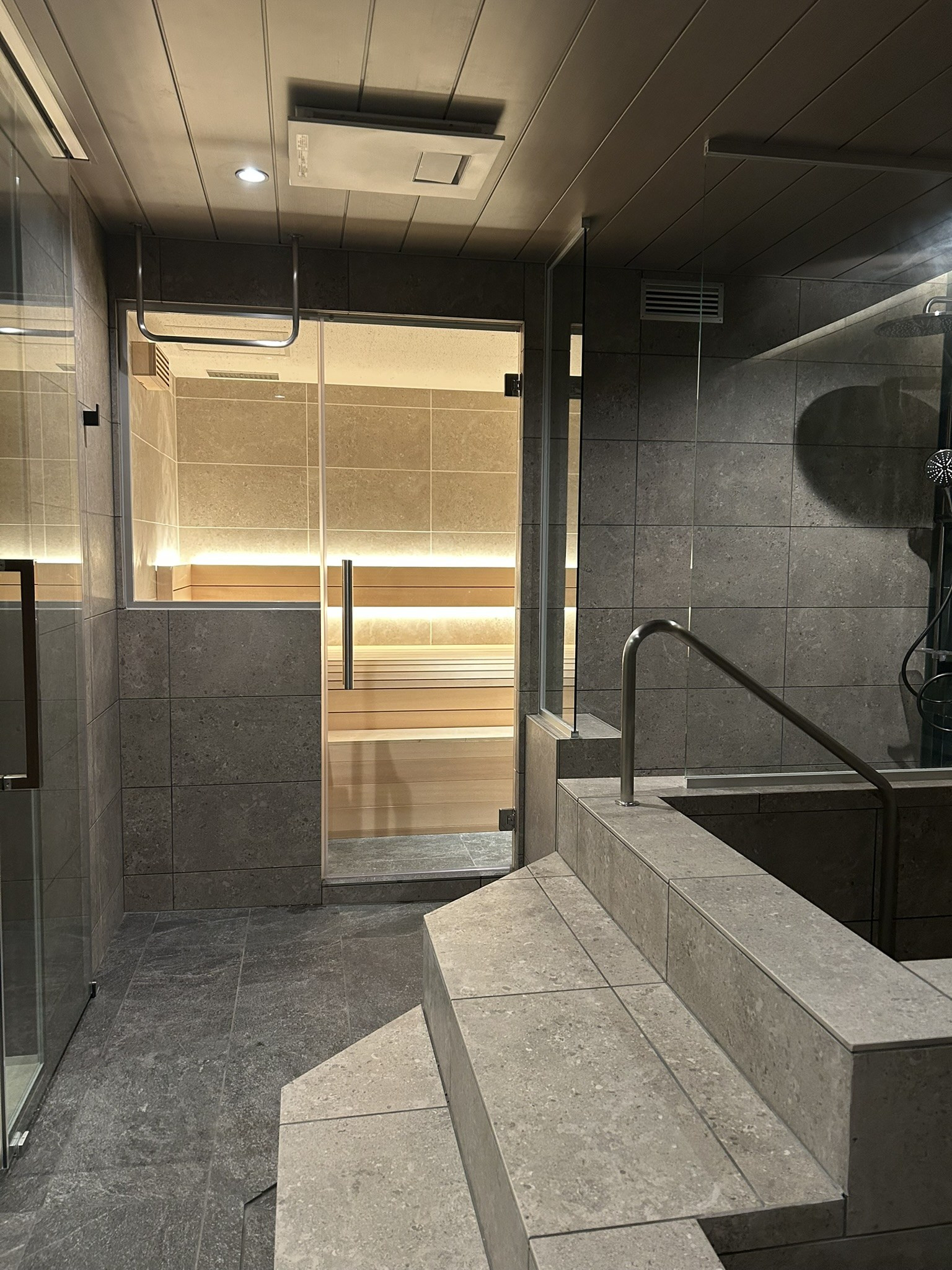 田園調布の家（大きなお風呂とサウナがある家）