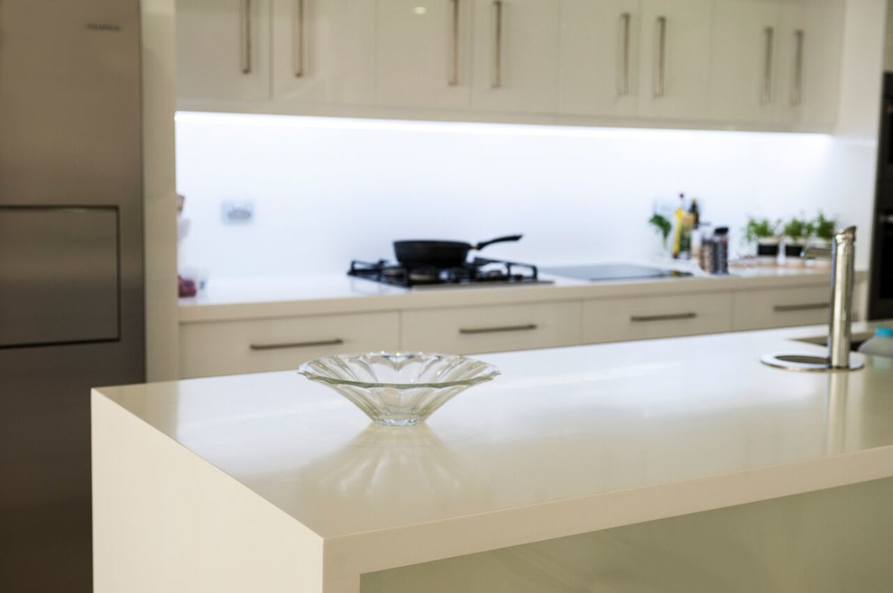 Photo of a modern kitchen in Sydney.
